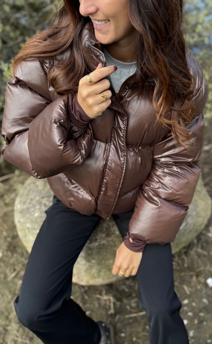 Rhea – Glänzende Pufferjacke in Dunkelbraun