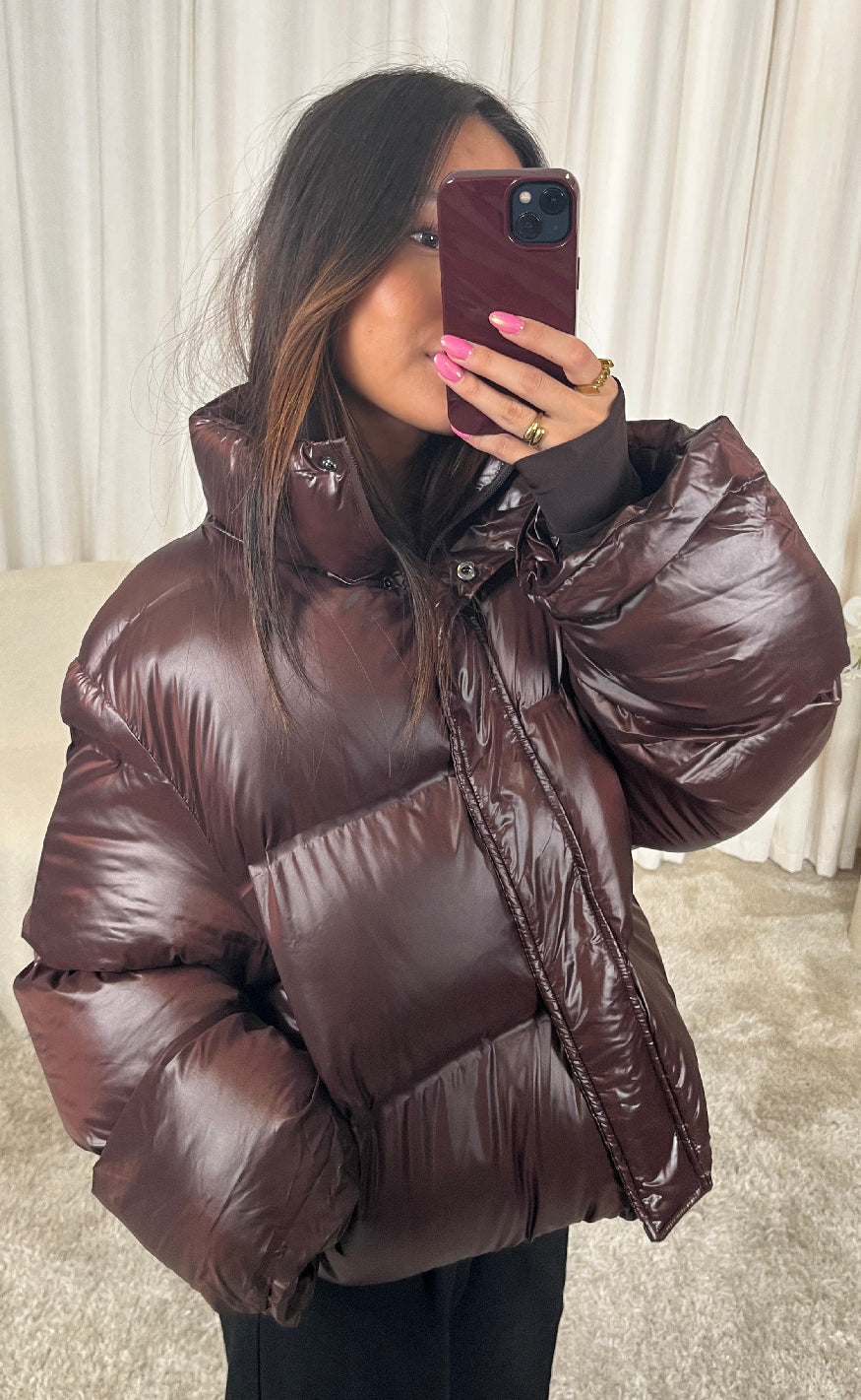 Rhea – Glänzende Pufferjacke in Dunkelbraun