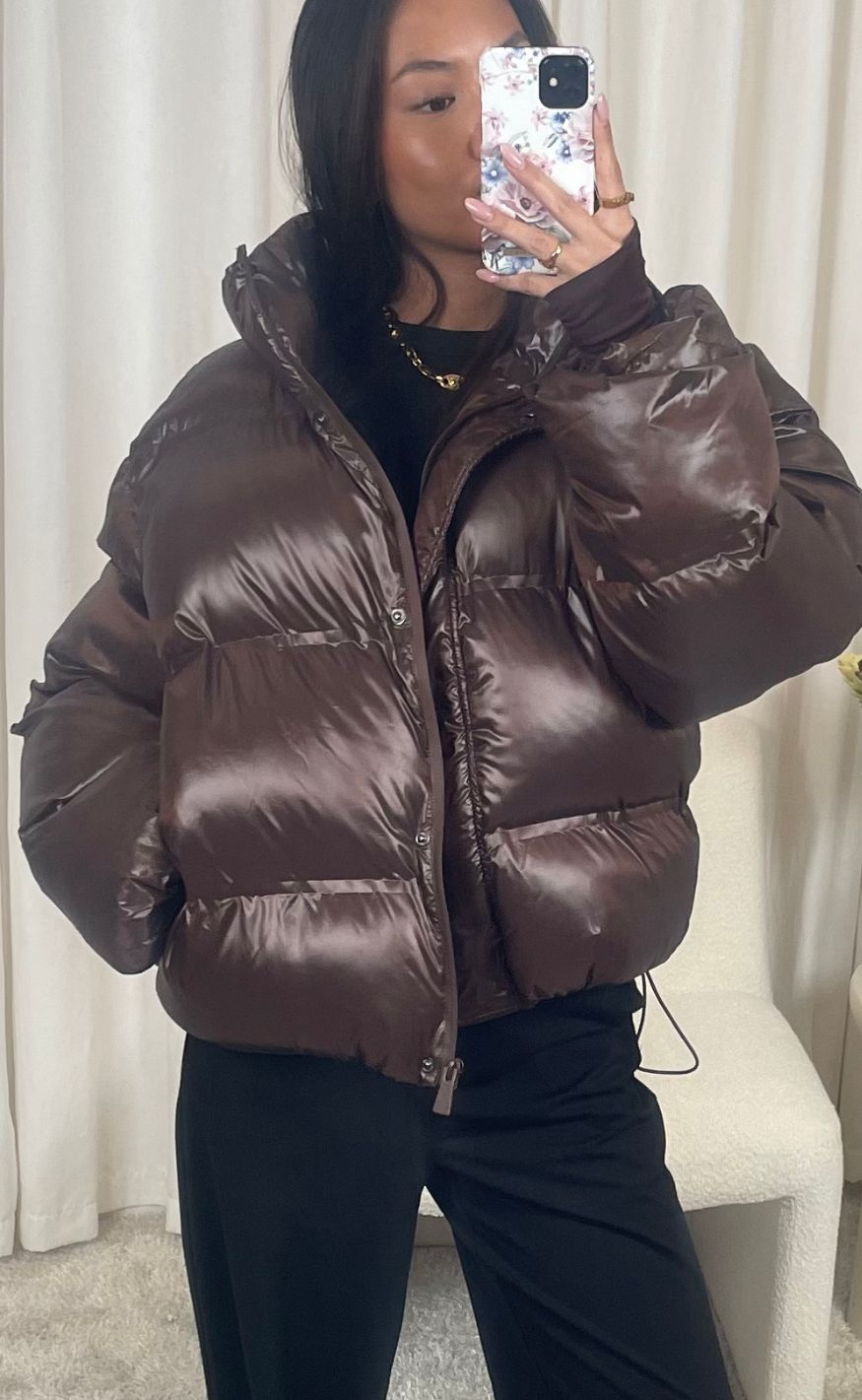 Rhea – Glänzende Pufferjacke in Dunkelbraun