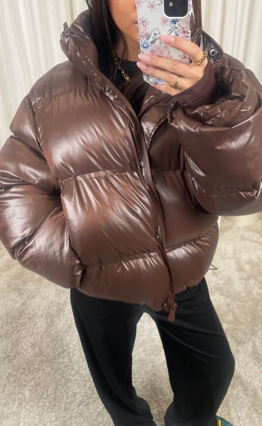 Rhea – Glänzende Pufferjacke in Dunkelbraun