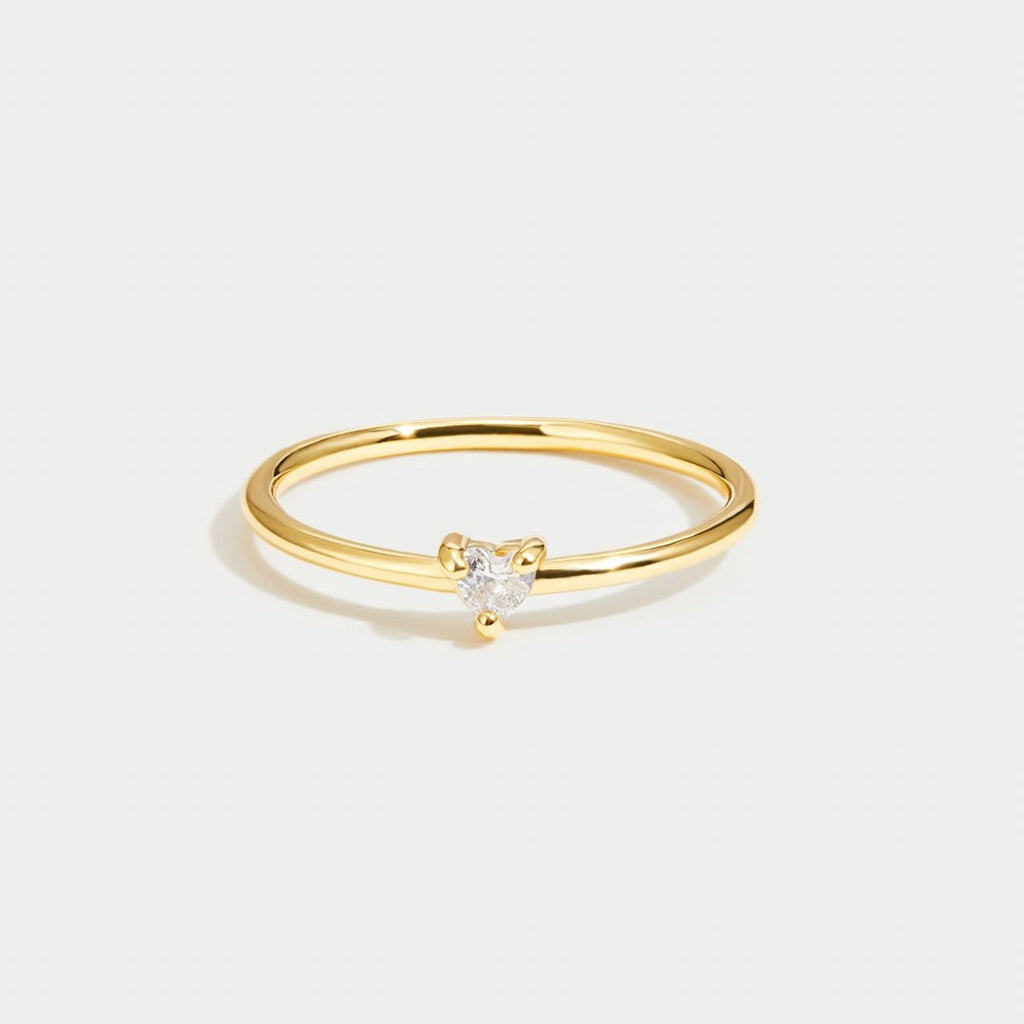 Leonie – Ein einfacher Goldring mit glatter Oberfläche.