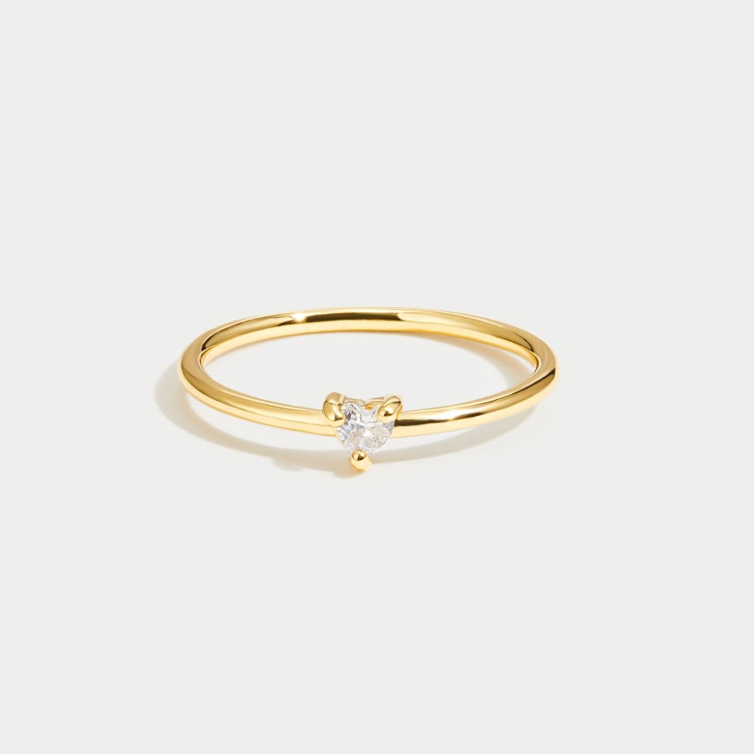 Leonie – Ein einfacher Goldring mit glatter Oberfläche.