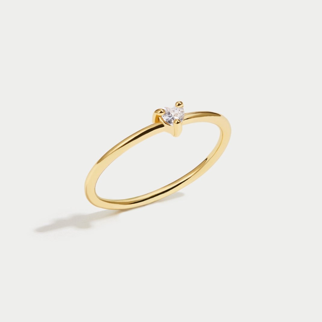 Leonie – Ein einfacher Goldring mit glatter Oberfläche.